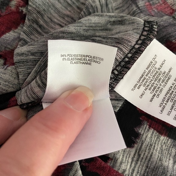 Kasper Gray Black & Burgundy Print Cowl Neck Cap Sleeve Top Size Medium - Picture 7 of 8